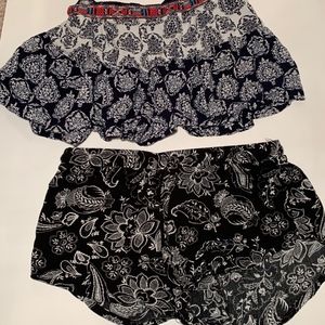 2 Loose fit Shorts